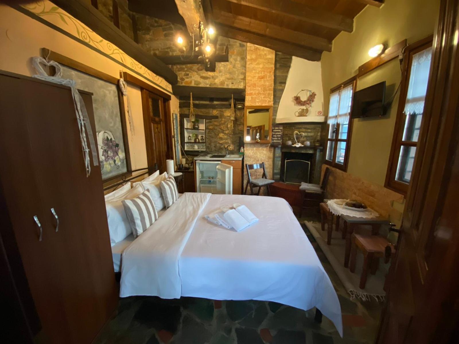 Traditional Guesthouse Erato Palaios Panteleimonas Dış mekan fotoğraf
