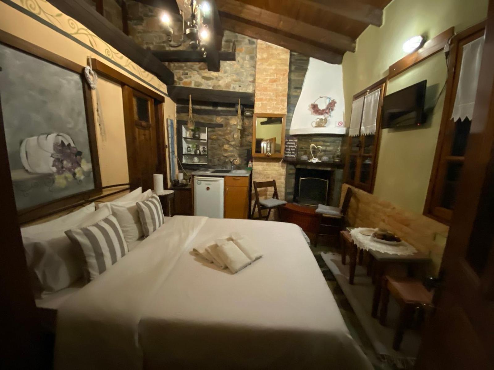 Traditional Guesthouse Erato Palaios Panteleimonas Dış mekan fotoğraf