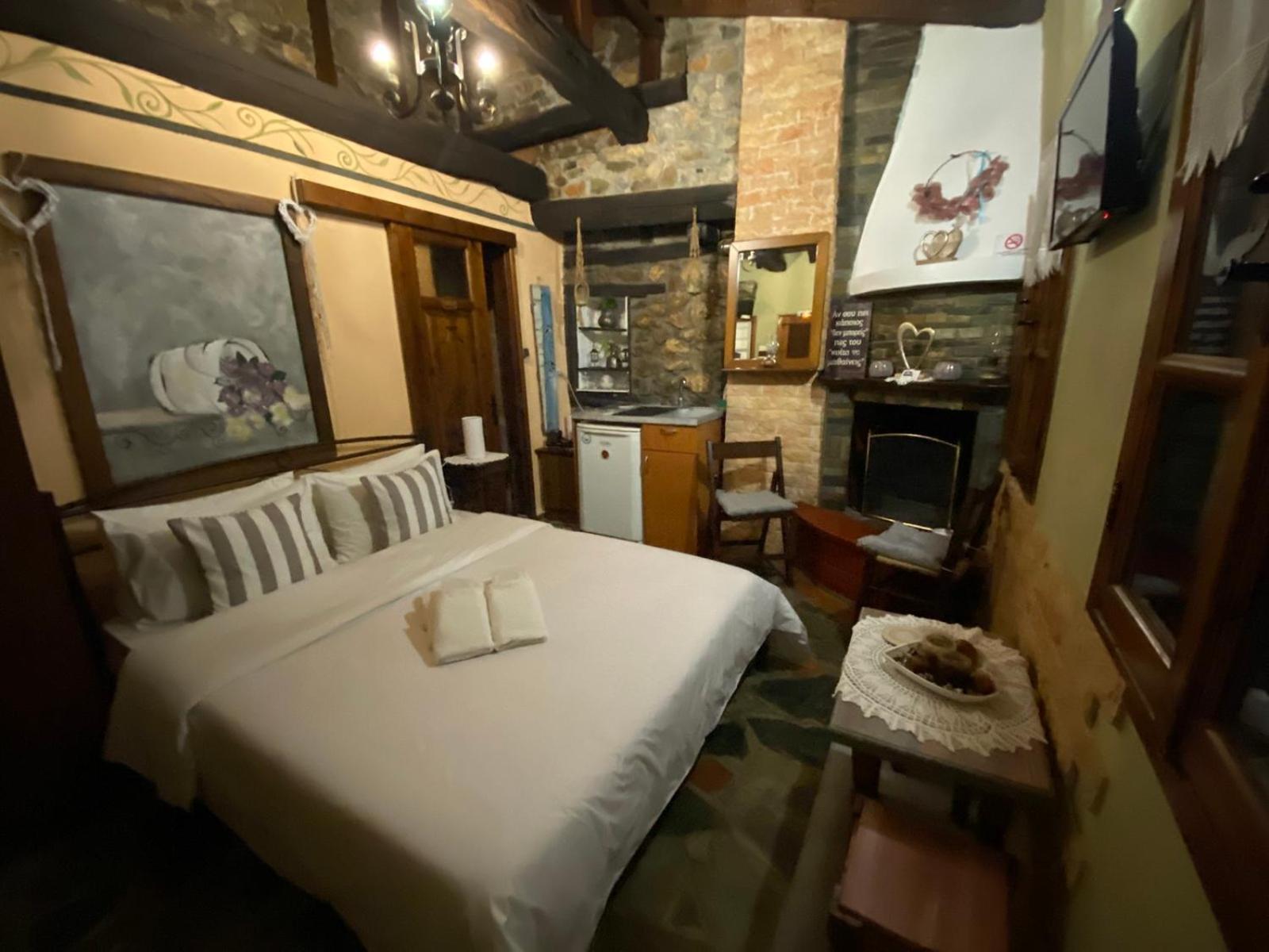 Traditional Guesthouse Erato Palaios Panteleimonas Dış mekan fotoğraf